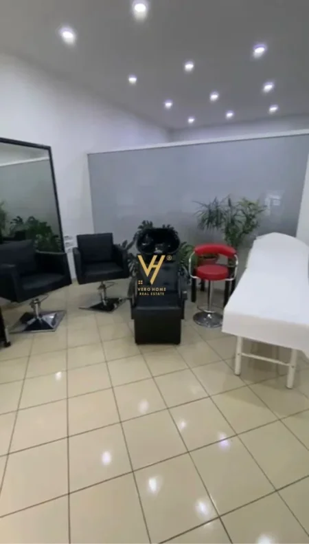 Tirane, shitet ambjent biznesi Kati 0, 100 m² 217.000 € (YZBERISHT)