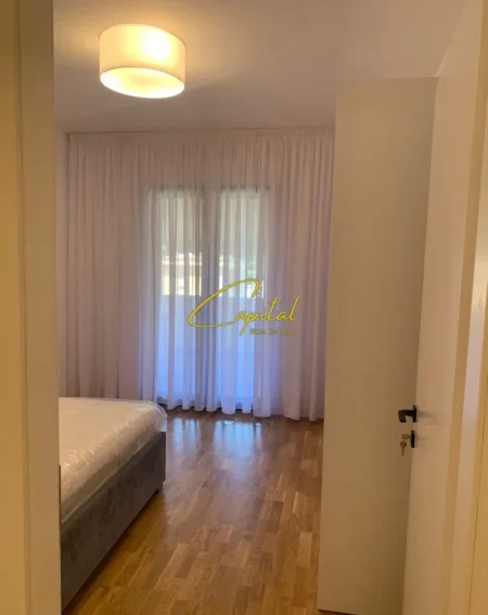 Tirane, jepet me qera apartament 3+1 Kati 3, 170 m² 2.500 € (ISH BLLOKU)