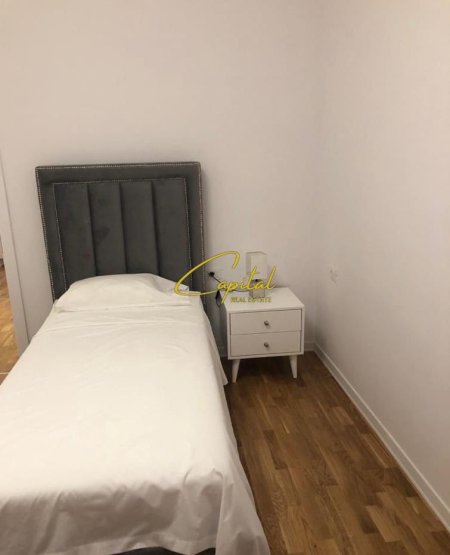 Tirane, jepet me qera apartament 3+1 Kati 3, 170 m² 2.500 € (ISH BLLOKU)