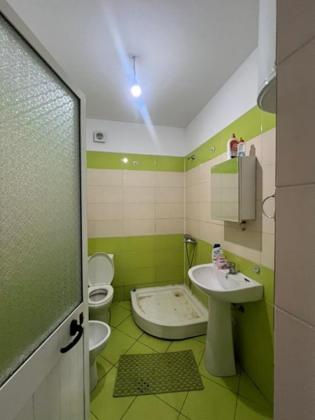 Tirane, jepet me qera apartament 2+1+Ballkon Kati 1, 80 m² 350 € (teodor keko)