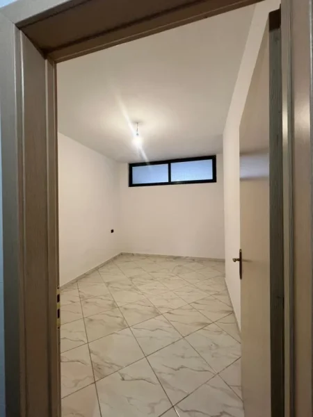 Tirane, jepet me qera apartament 2+1+Ballkon Kati 1, 80 m² 350 € (teodor keko)