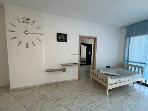Tirane, jepet me qera apartament 2+1+Ballkon Kati 1, 80 m² 350 € (teodor keko)