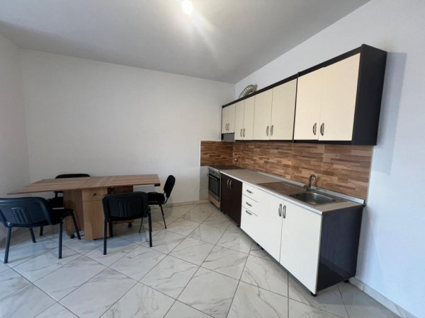 Tirane, jepet me qera apartament 2+1+Ballkon Kati 1, 80 m² 350 € (teodor keko)