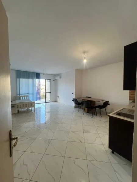 Tirane, jepet me qera apartament 2+1+Ballkon Kati 1, 80 m² 350 € (teodor keko)