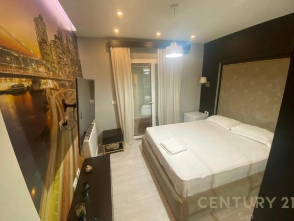 Tirane, shes apartament 3+1 Kati 3, 146 m² (Sheshi Wilson)