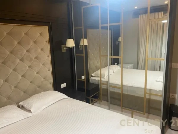 Tirane, shes apartament 3+1 Kati 3, 146 m² (Sheshi Wilson)