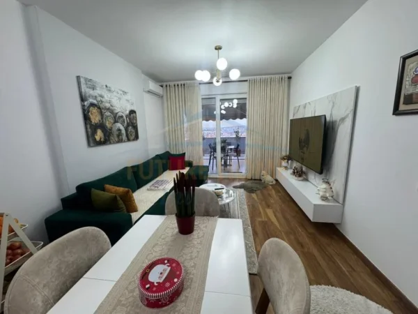 Tirane, shitet apartament 1+1+Verande, Kati 5, 65 m² 160.000 € (Rruga e Dibres)
