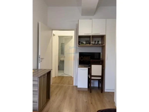 Tirane, jepet me qera apartament 2+1 Kati 4, 75 m² 600 € (UNAZA E RE)