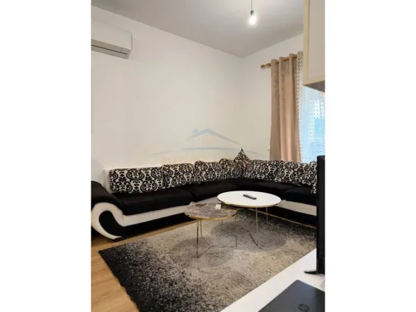 Tirane, jepet me qera apartament 2+1 Kati 4, 75 m² 600 € (UNAZA E RE)