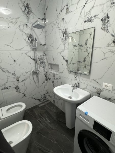 Tirane, jepet me qera apartament 1+1 Kati 1, 60 m² 320 € (rruga kristo kristidhi)