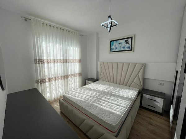 Tirane, jepet me qera apartament 2+1 Kati 8, 100 m² 700 € (Rruga Laprake)