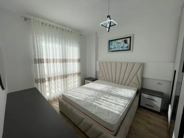 Tirane, jepet me qera apartament 2+1 Kati 8, 100 m² 700 € (Rruga Laprake)