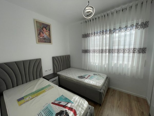 Tirane, jepet me qera apartament 2+1 Kati 8, 100 m² 700 € (Rruga Laprake)