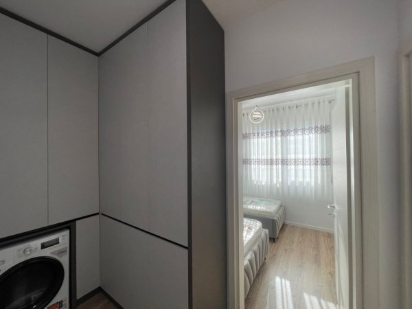 Tirane, jepet me qera apartament 2+1 Kati 8, 100 m² 700 € (Rruga Laprake)