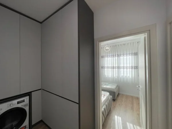 Tirane, jepet me qera apartament 2+1 Kati 8, 100 m² 700 € (Rruga Laprake)