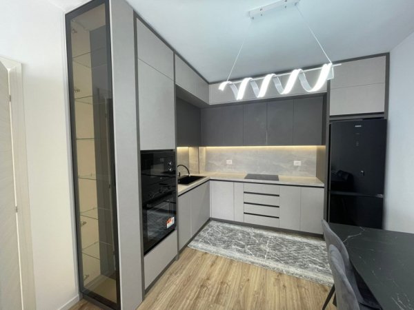 Tirane, jepet me qera apartament 2+1 Kati 8, 100 m² 700 € (Rruga Laprake)