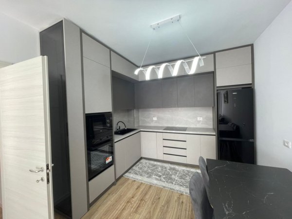 Tirane, jepet me qera apartament 2+1 Kati 8, 100 m² 700 € (Rruga Laprake)