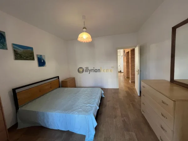 Tirane, jepet me qera apartament 1+1+Ballkon Kati 1, 80 m² 630 € (Rruga Tefta Tashko Koco)