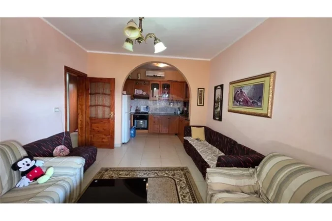 Vlore, shitet apartament Kati 5, 90 m² 93.000 € (Qendra e Vlorës, pranë Bashkisë)