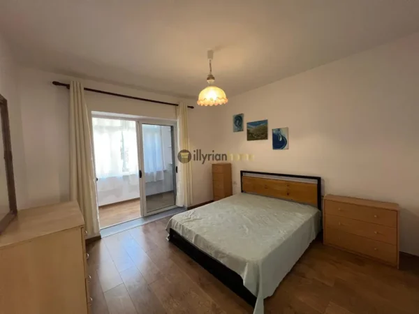 Tirane, jepet me qera apartament 1+1+Ballkon Kati 1, 80 m² 630 € (Rruga Tefta Tashko Koco)