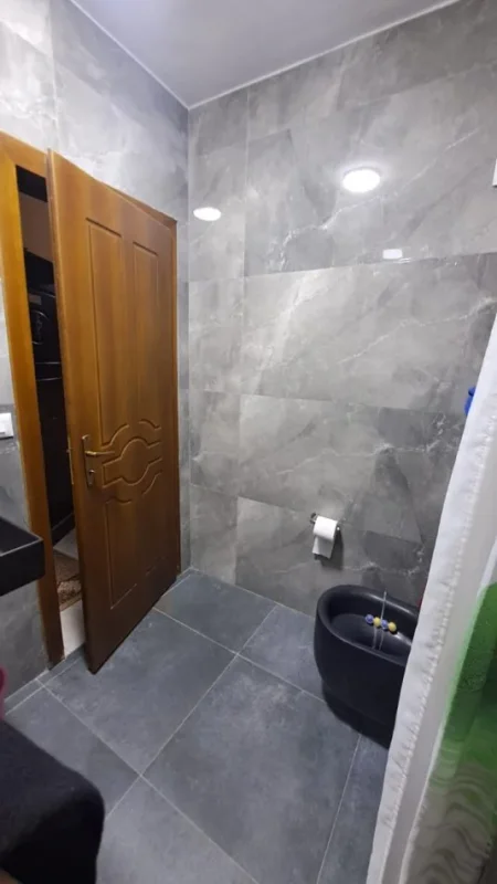 Tirane, jepet me qera apartament 3+1 Kati 2, 100 m² 500 € (RRUGA DRITAN HOXHA)