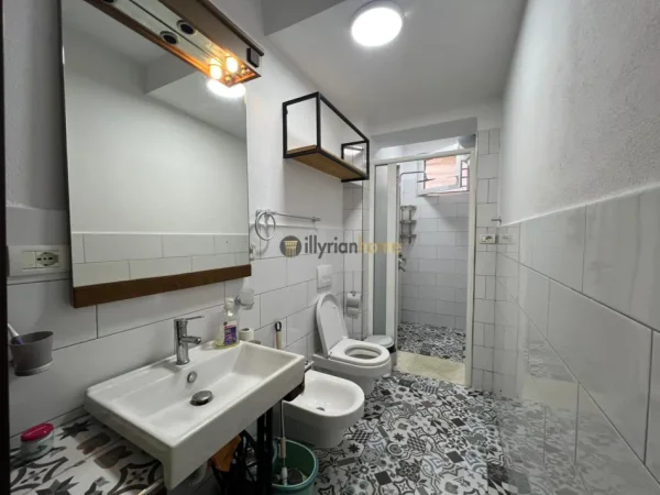 Tirane, jepet me qera apartament 1+1+Ballkon Kati 1, 80 m² 630 € (Rruga Tefta Tashko Koco)