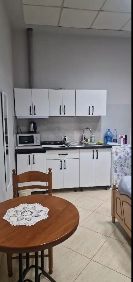 JEPET ME QERA GARSONIERE LUKSOZE TEK BULEVARDI I Ri afer Trenit ,400 €URO