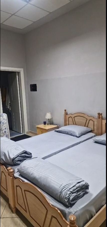 JEPET ME QERA GARSONIERE LUKSOZE TEK BULEVARDI I Ri afer Trenit ,400 €URO