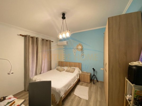 Tirane, jepet me qera apartament 3+1 Kati 2, 160 m² 520 € (Vilat Gjermane,pranë shkollës Viktor Hygo.)