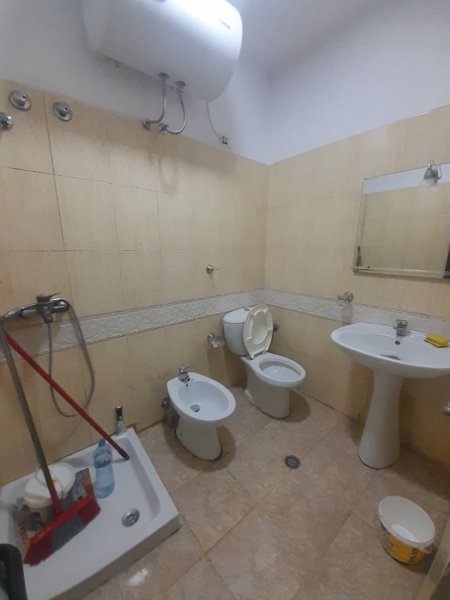 Tirane, jepet me qera apartament 1+1 Kati 5, 65 m² 500 €, Rruga ELBASANIT, Tirane.