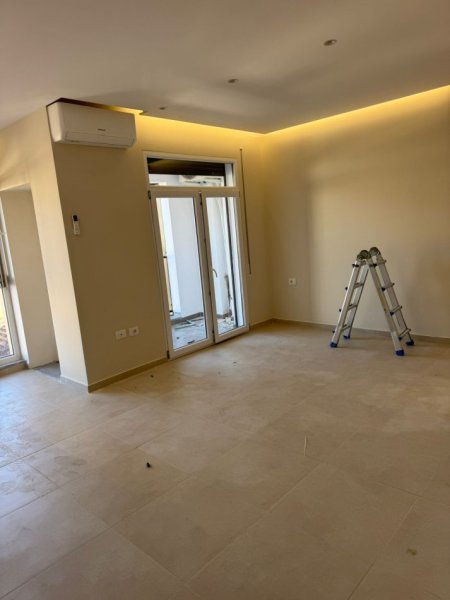 Jepet me Qera Apartament 1+1+ ne 5 Maj,pas Concordit),  500 €URO