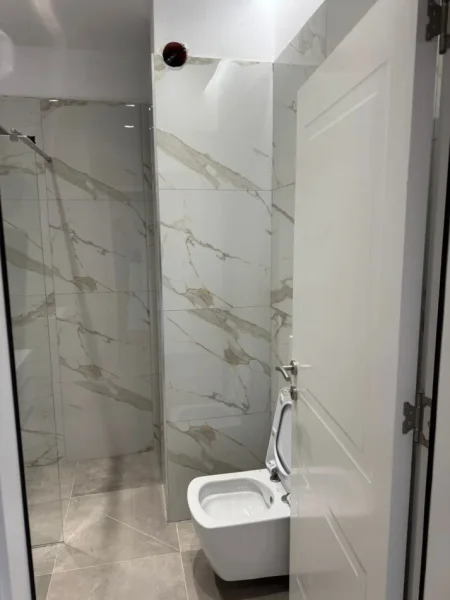 Jepet me Qera Apartament 1+1+ ne 5 Maj,pas Concordit),  500 €URO