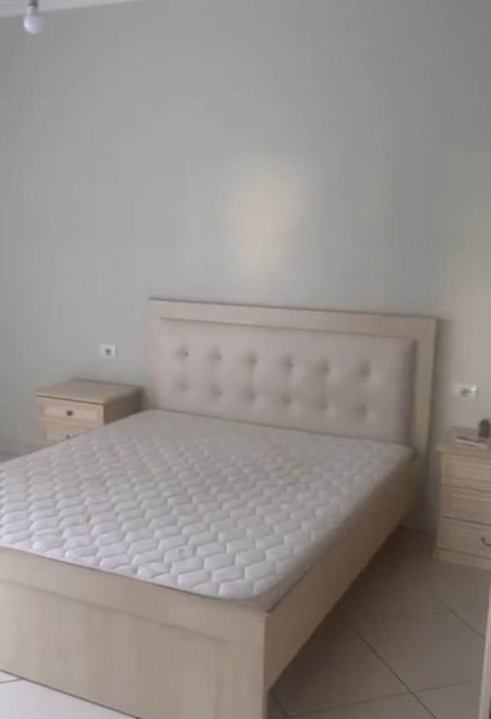 Tirane, jap me qera apartament 2+1 Kati 3, 90 m² 480 € (Rruga 5 Maj, Shkolla Kico Blushi)