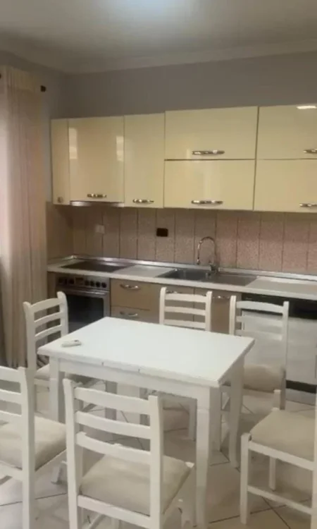 Tirane, jap me qera apartament 2+1 Kati 3, 90 m² 480 € (Rruga 5 Maj, Shkolla Kico Blushi)