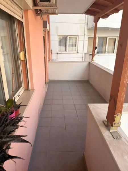 Tirane, shitet apartament 2+1 Kati 4, 87 m² 123.000 € (Restorant Fresku)