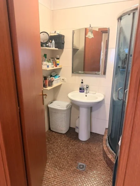 Tirane, shitet apartament 2+1 Kati 4, 87 m² 123.000 € (Restorant Fresku)