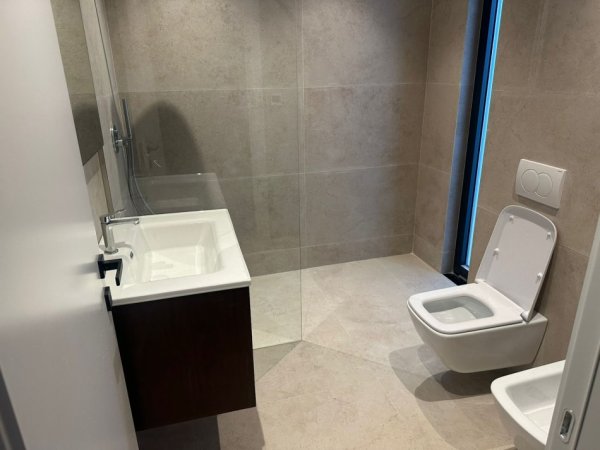 Tirane, jepet me qera Vile 3+1 , 200 m² 3.400 € 