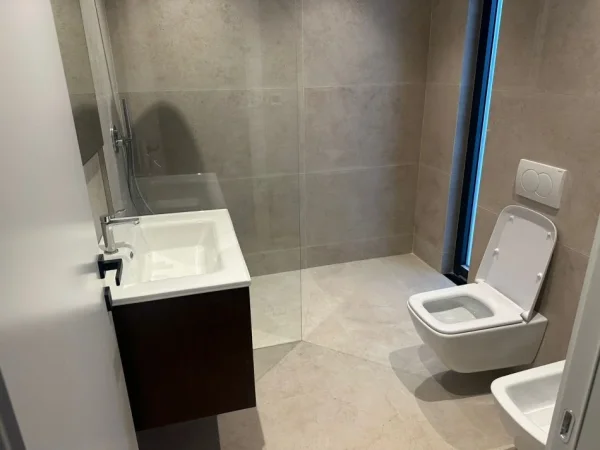 Tirane, jepet me qera Vile 3+1 , 200 m² 3.400 € 