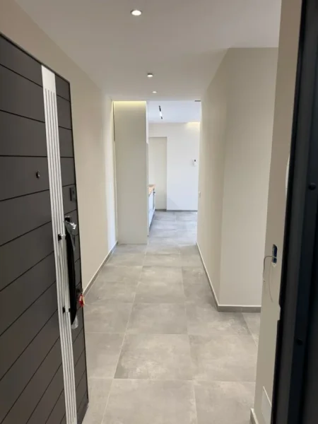 Jepet me Qera Apartament 1+1+ ne 5 Maj,pas Concordit,  500 €URO