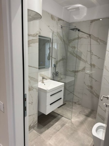 Jepet me Qera Apartament 1+1+ ne 5 Maj,pas Concordit,  500 €URO