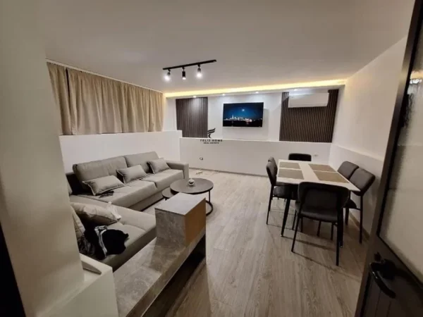 Tirane, jepet me qera apartament 1+1 Kati 1, 75 m² 600 € (ALI DEMI)