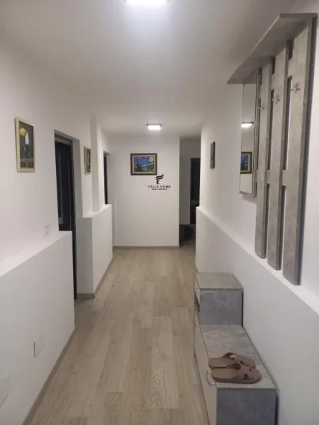 Tirane, jepet me qera apartament 1+1 Kati 1, 75 m² 600 € (ALI DEMI)