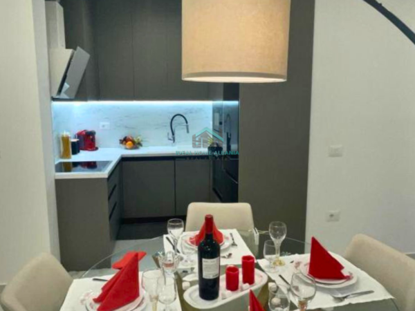 Vlore, jepet me qera apartament 2+1 Kati 2, 95 m² 600 € (vlore)