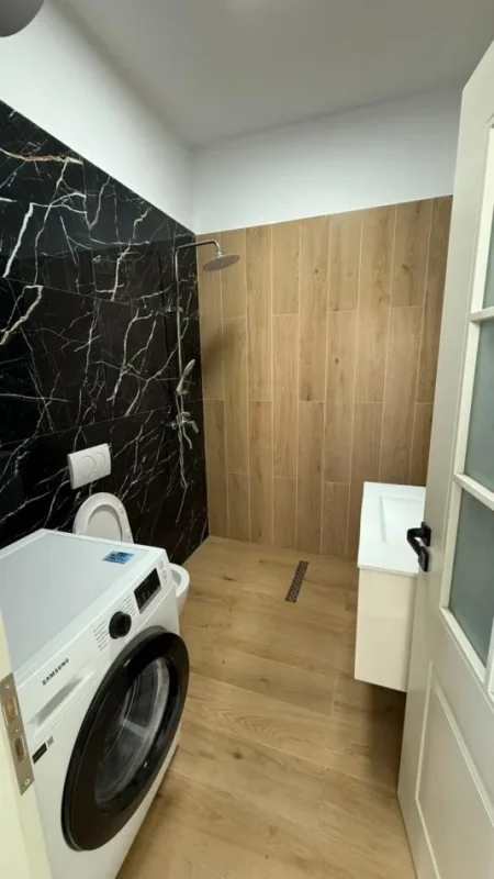 Tirane, jepet me qera Vile 2+1 Kati 1, 90 m² 600 € (Sauk)