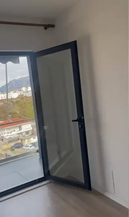 Tirane, jepet me qera apartament 2+1 Kati 4, 75 m² 430 € (5 MAJ)