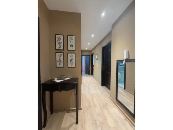 Tirane, shitet apartament 2+1 Kati 8, 157 m² 460.000 € 