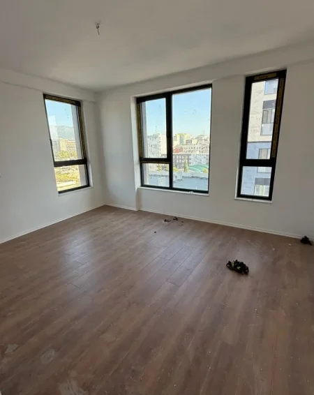 Tirane, jepet me qera zyre , 100 m² 650 € 