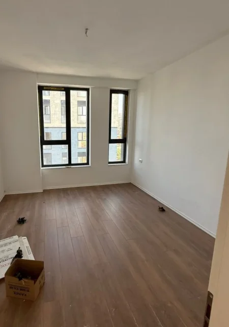 Tirane, jepet me qera zyre , 100 m² 650 € 