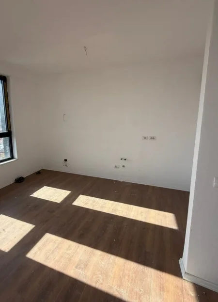 Tirane, jepet me qera zyre , 100 m² 650 € 