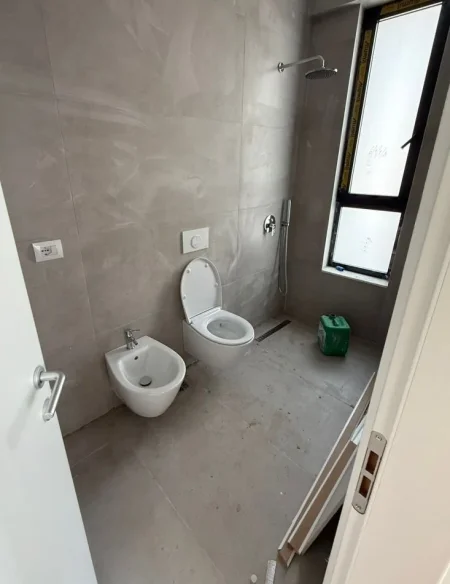 Tirane, jepet me qera zyre , 100 m² 650 € 